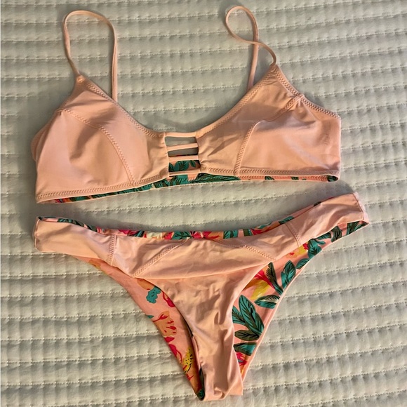Rip Curl Paradise Found Reversible bikini - Picture 6 of 7